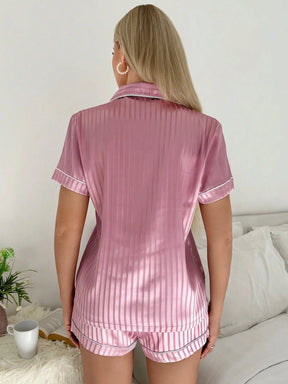 CoupledUp Conjunto de Pijama Listrado com Botões na Frente em Cetim, Conjunto Branco