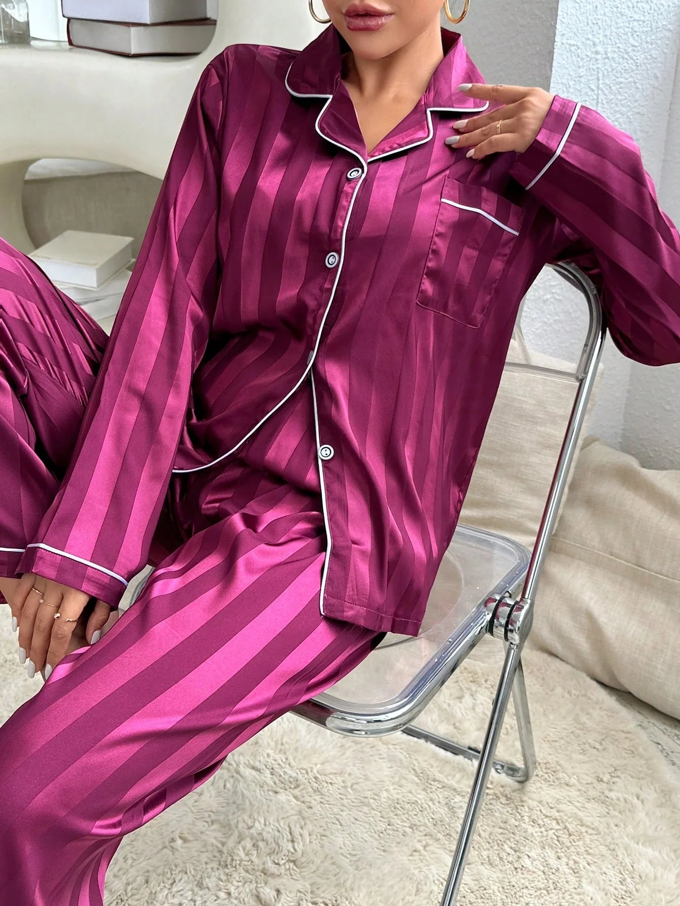 SHEIN Conjunto de pijama de cetim com acabamento em contraste
