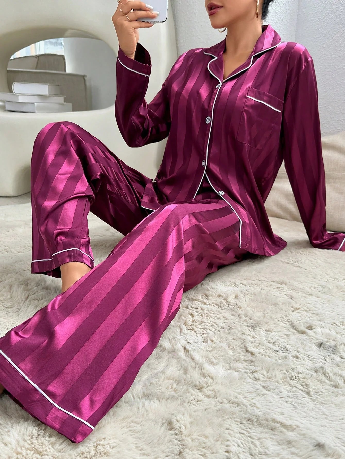 SHEIN Conjunto de pijama de cetim com acabamento em contraste