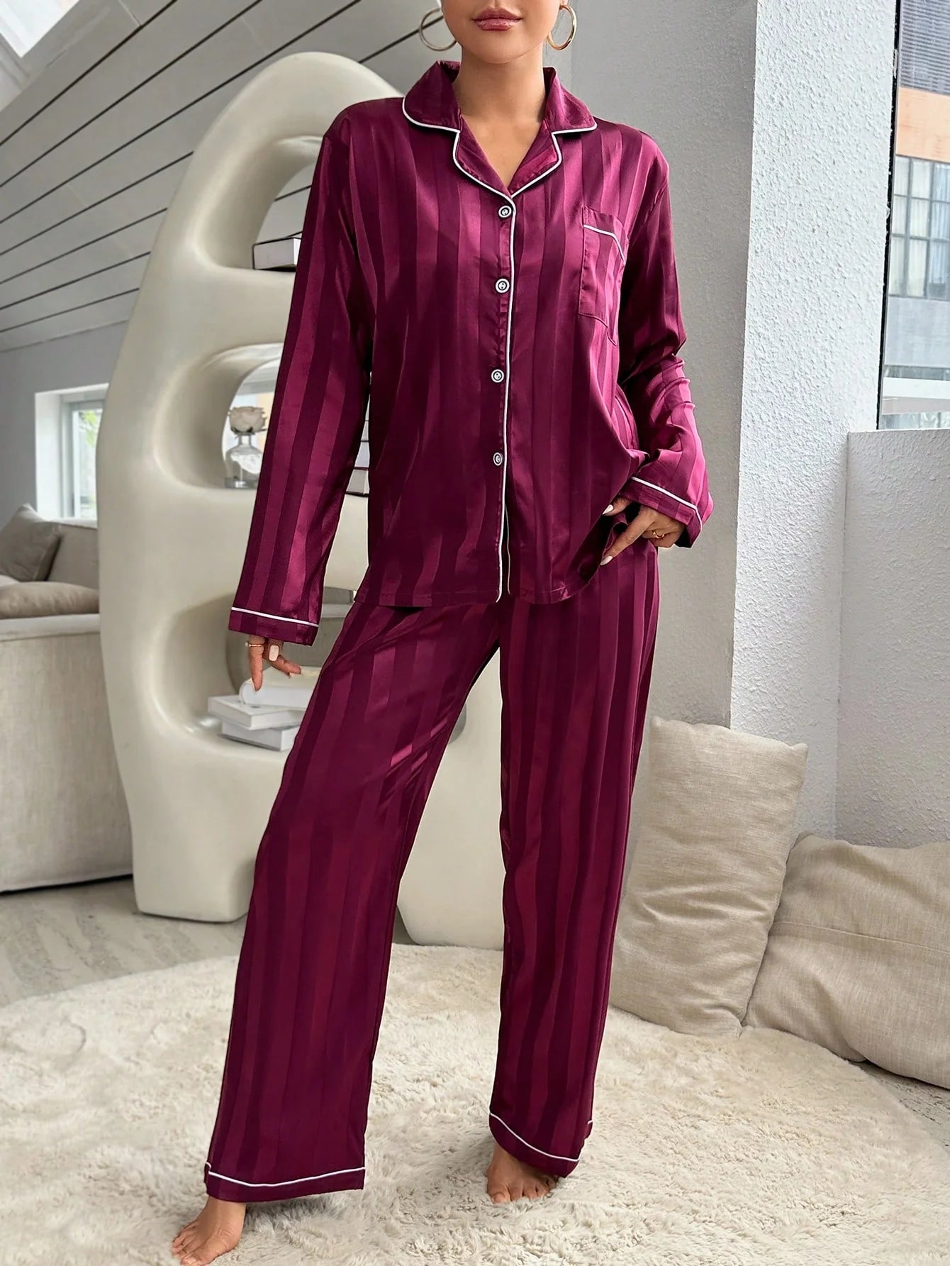 SHEIN Conjunto de pijama de cetim com acabamento em contraste