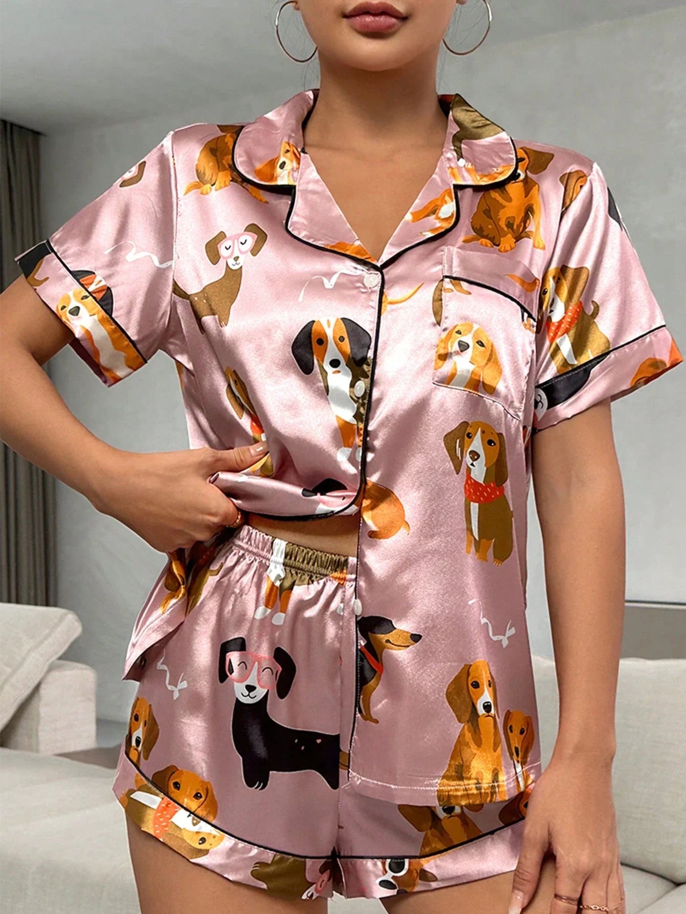 Conjunto de Pijama / Pijama de Cetim com Filete de Contraste Gráfico de Desenho Animado