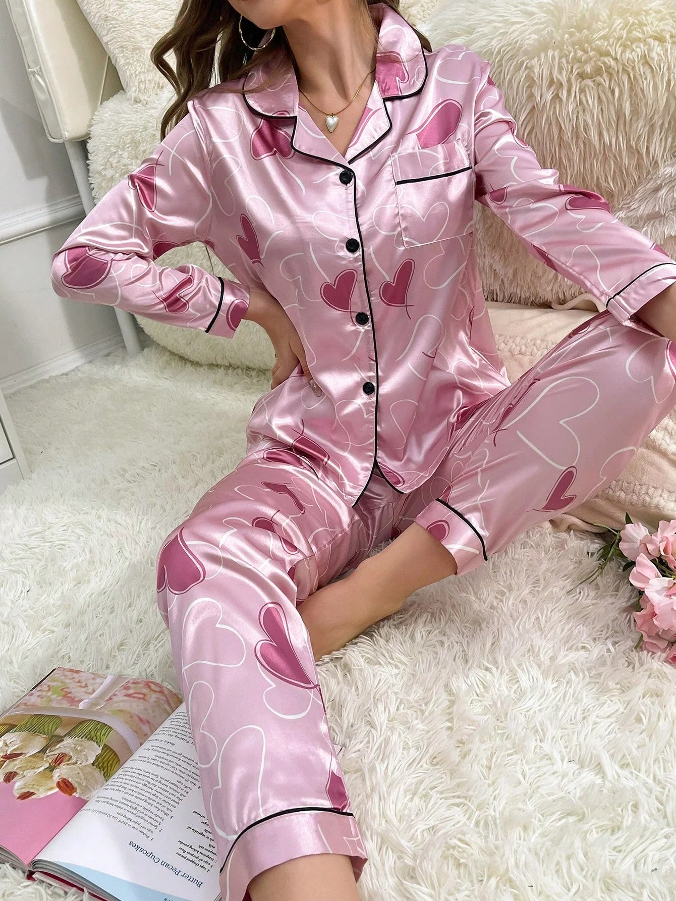 Conjunto de Pijama com Calça de Manga Longa e Gola Virada, Estampa de Coração Imitação de Seda