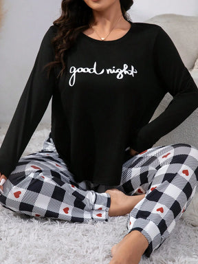 Conjunto de Pijama com Camiseta Estampada com Gráfico de Letra Plus e Calça Estampada com Coração e Xadrez