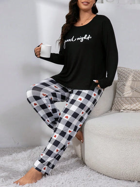 Conjunto de Pijama com Camiseta Estampada com Gráfico de Letra Plus e Calça Estampada com Coração e Xadrez