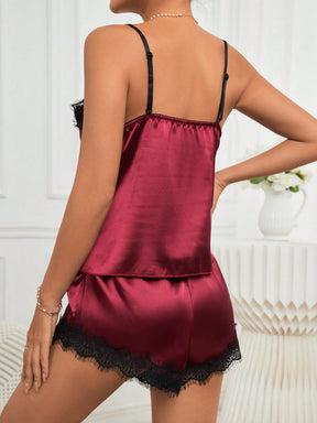 Conjunto de Pijama com Top Camiseta e Shorts em Cetim com Renda