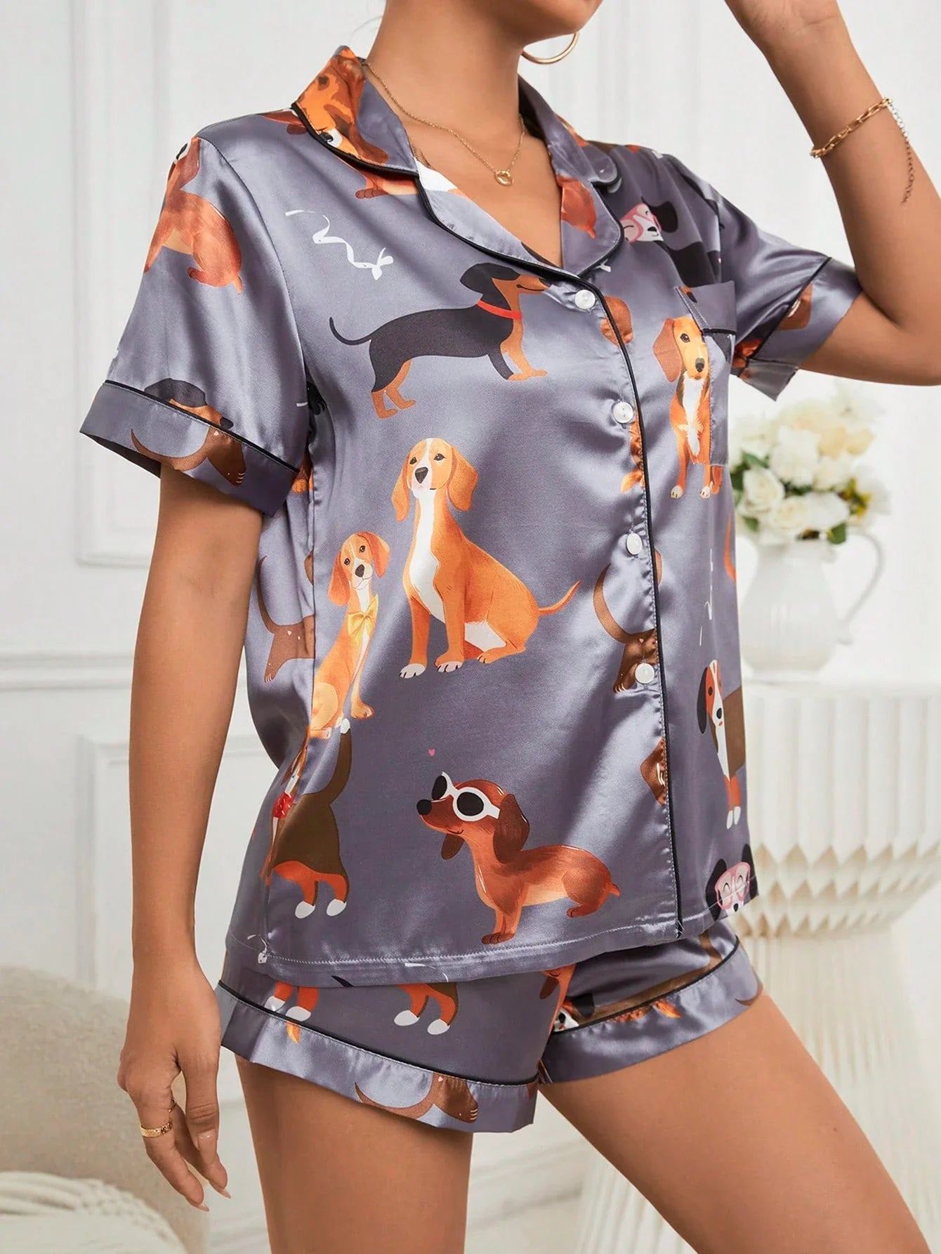Conjunto de Pijama / Pijama de Cetim com Filete de Contraste Gráfico de Desenho Animado