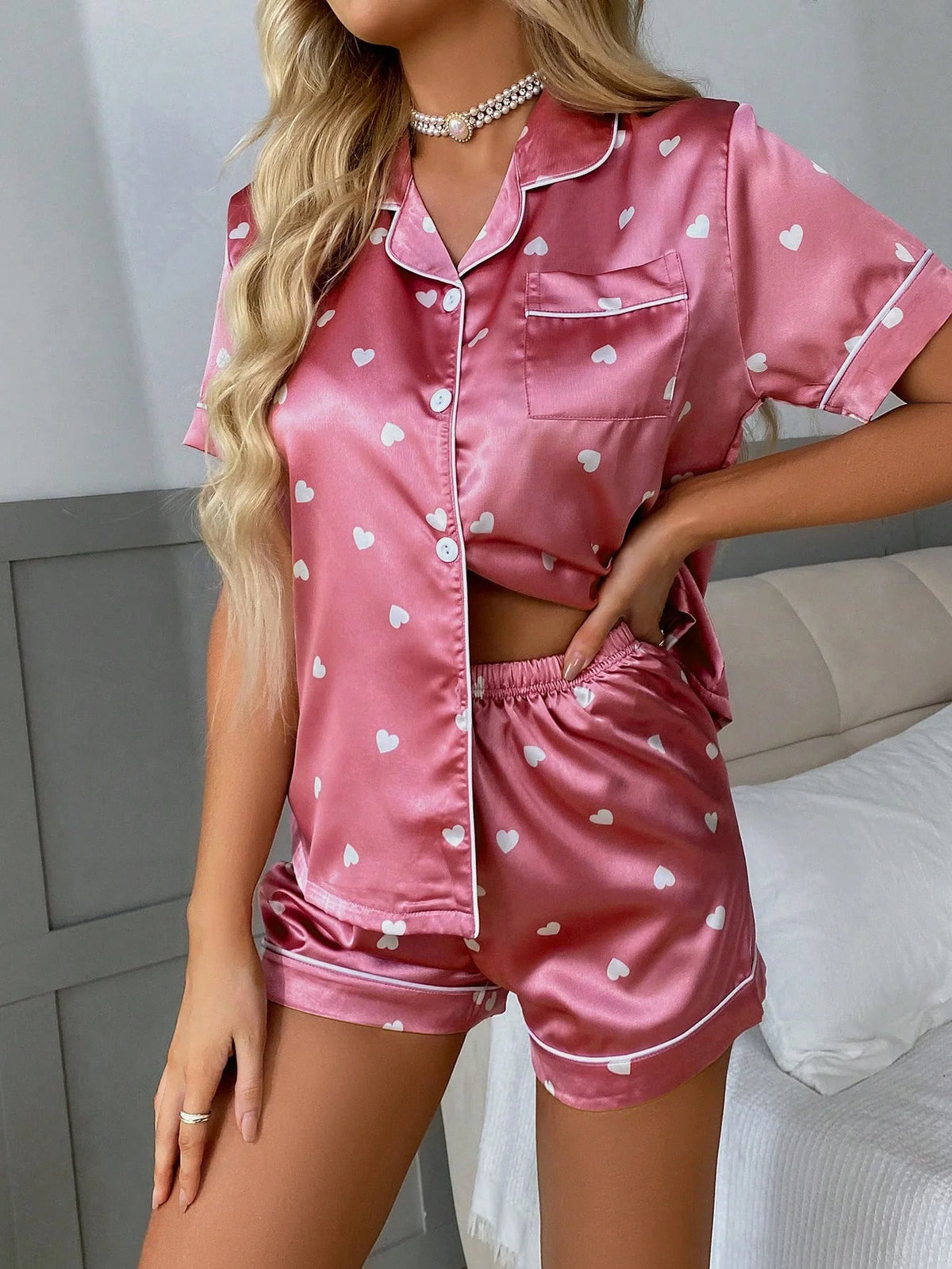 Conjunto de Pijama de Shorts de Manga Curta com Estampa de Coração em Seda Sintética
