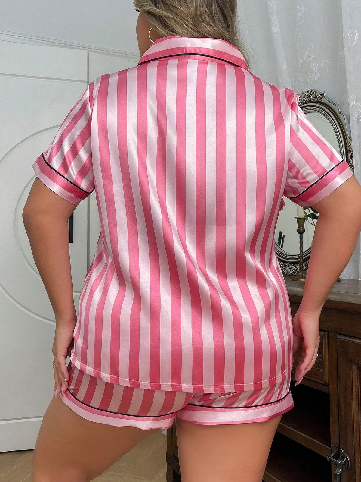 Conjunto De Pijama De Manga Curta Plus Size, Estampado Listrado Rosa E Branco Com Textura Semelhante À Seda