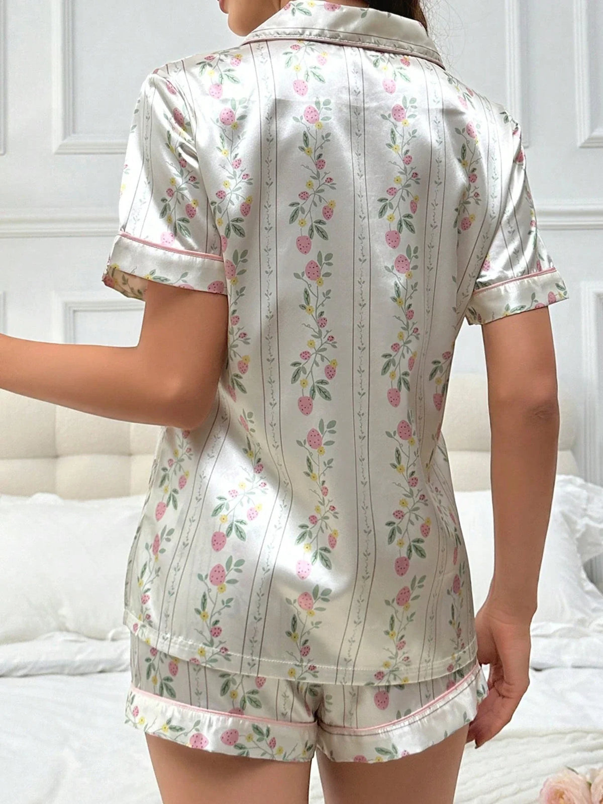 Conjunto De Pijama Feminino Com Blusa De Manga Curta Com Pontos Impressos E Shorts Com Renda Na Barra