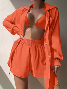 SHEIN Swim Conjunto de camisa de botão frontal com gola dobrável e shorts de cor sólida para cobrir a praia no verão