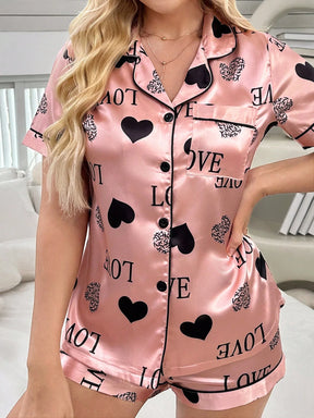Conjunto de Pijama com Top de Manga Curta e Shorts com Estampa de Coração Semelhante à Seda, com Colarinho de Lapela e Design Aberto na Frente