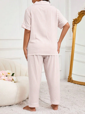 Conjunto de pijama solto com mangas curtas e calças compridas com estampa listrada rosa e branca
