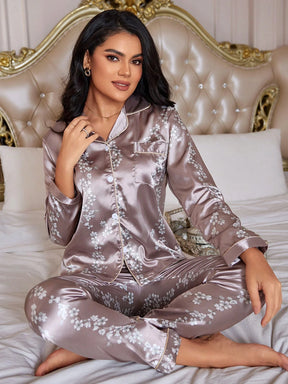 LuxeNights Conjunto de Pijama com Blusa de Cetim com Pesponto Contrastante e Estampa Floral e Calça