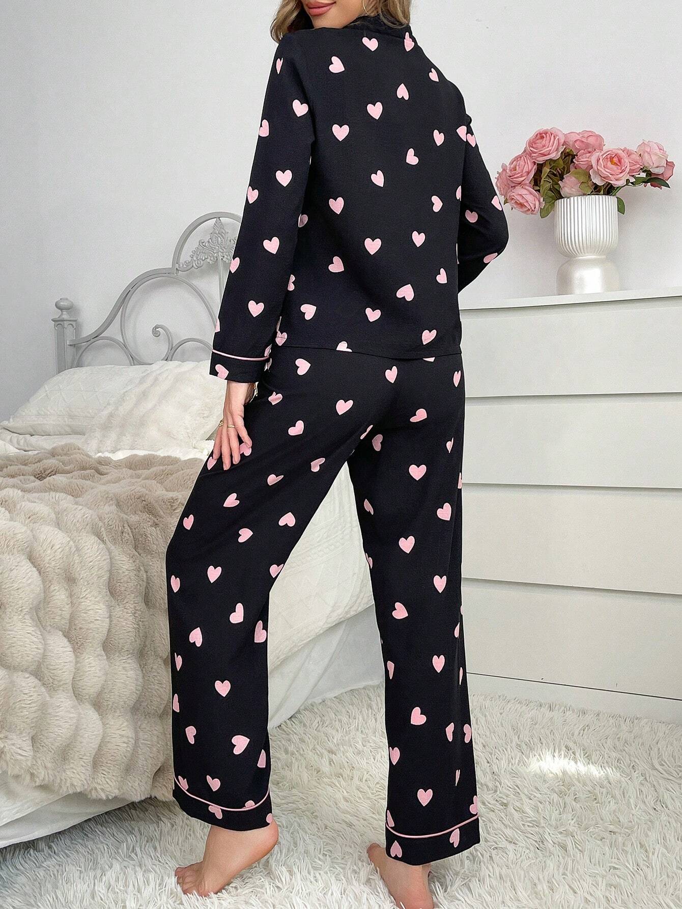 Conjunto de Pijama Feminino com Gola de Recorte Contrastante, Aberta na Frente, Formato de Coração e Franzido