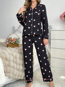 Conjunto de Pijama Feminino com Gola de Recorte Contrastante, Aberta na Frente, Formato de Coração e Franzido