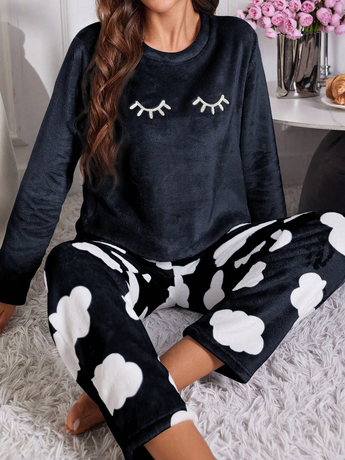 Conjunto de Pijama de Manga Longa de Flanela com Bordado de Cílios
