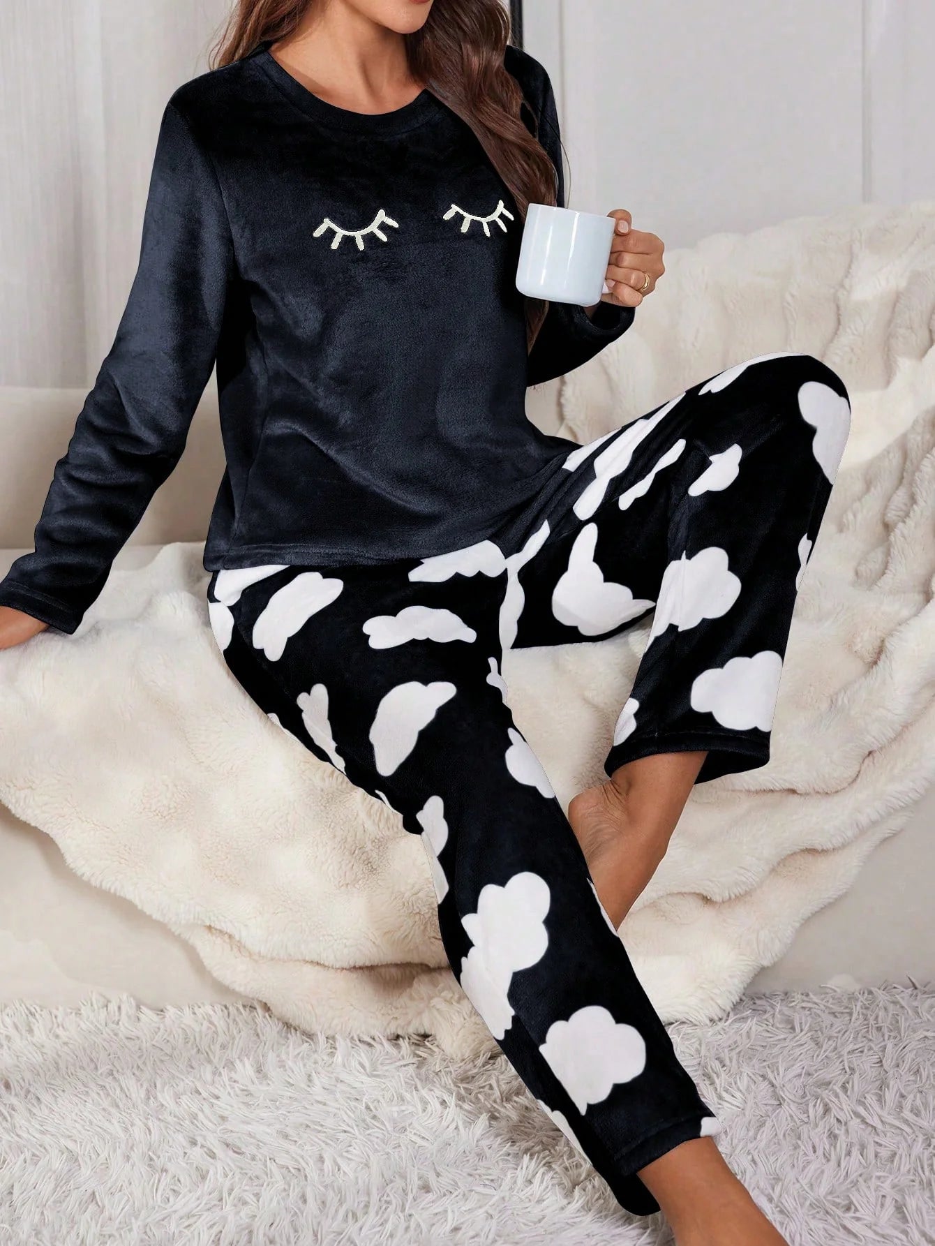 Conjunto de Pijama de Manga Longa de Flanela com Bordado de Cílios
