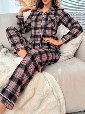 Conjunto de Pijama com Estampa Xadrez e Vivo em Contraste