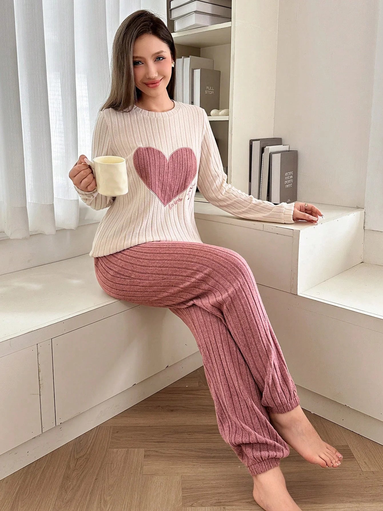 Dream Adore Conjunto de Pijama de Manga Longa com Decote Careca, Forrado Termicamente, com Bordado de Coração e Letra, Outono/Inverno