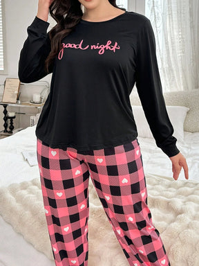 Conjunto de Pijama com Camiseta Estampada com Gráfico de Letra Plus e Calça Estampada com Coração e Xadrez