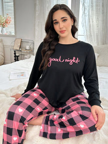 Conjunto de Pijama com Camiseta Estampada com Gráfico de Letra Plus e Calça Estampada com Coração e Xadrez