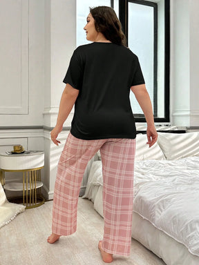 Conjunto de Pijama com Estampa Xadrez e Monograma