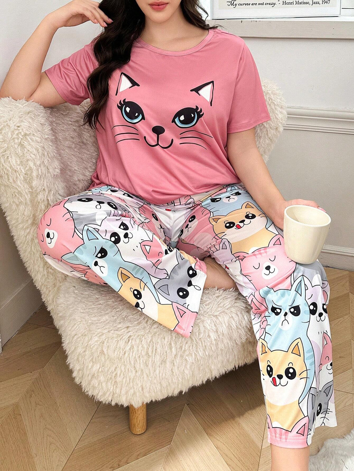 Conjunto de Pijama Estampa de Gato Fofa em Plus Size