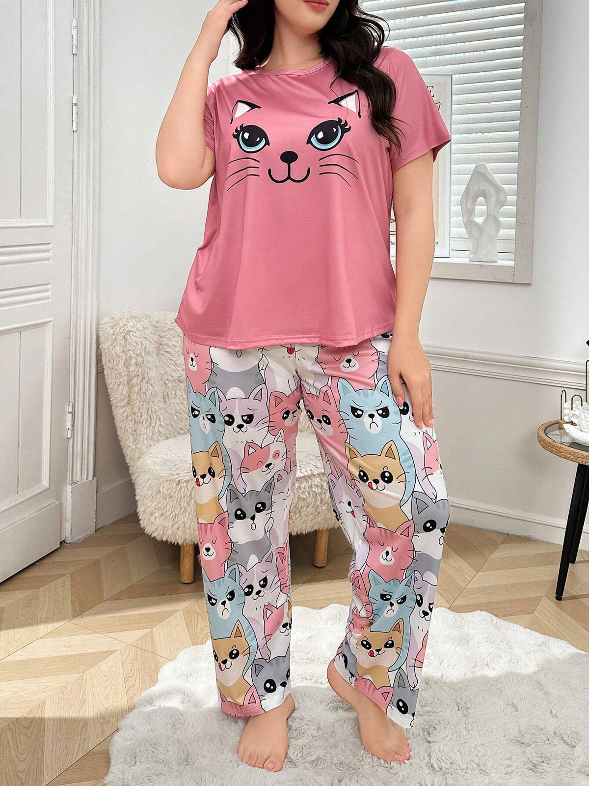 Conjunto de Pijama Estampa de Gato Fofa em Plus Size