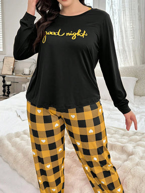 Conjunto de Pijama com Camiseta Estampada com Gráfico de Letra Plus e Calça Estampada com Coração e Xadrez