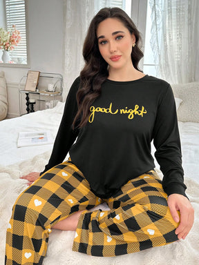 Conjunto de Pijama com Camiseta Estampada com Gráfico de Letra Plus e Calça Estampada com Coração e Xadrez
