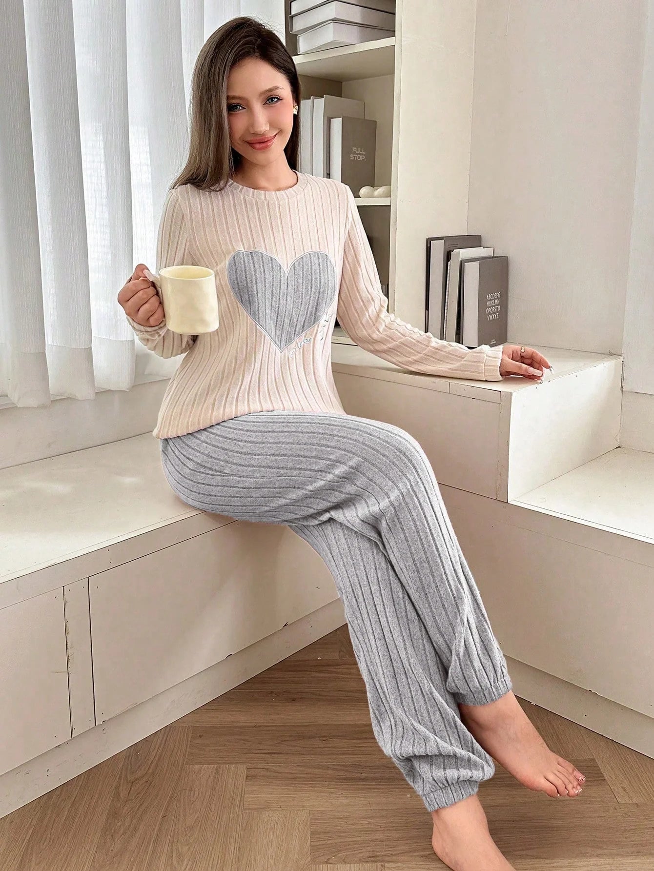 Dream Adore Conjunto de Pijama de Manga Longa com Decote Careca, Forrado Termicamente, com Bordado de Coração e Letra, Outono/Inverno