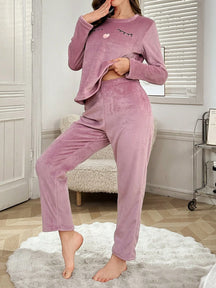 Conjunto de Pijama Flanelado com Bordado de Cílios e Corações