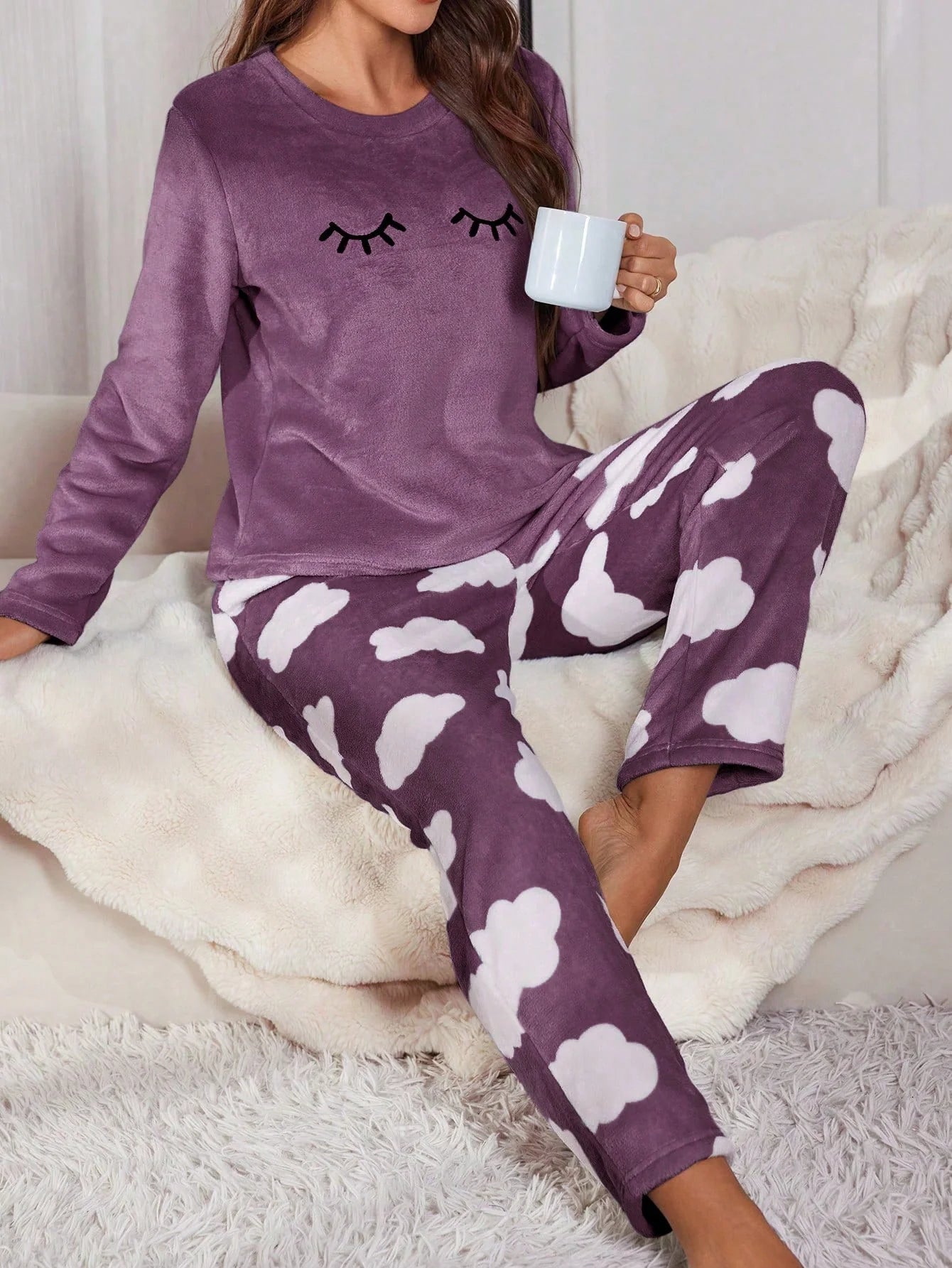 Conjunto de Pijama de Manga Longa de Flanela com Bordado de Cílios
