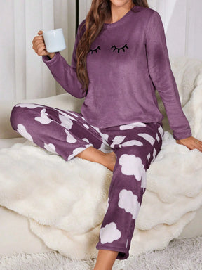Conjunto de Pijama de Manga Longa de Flanela com Bordado de Cílios