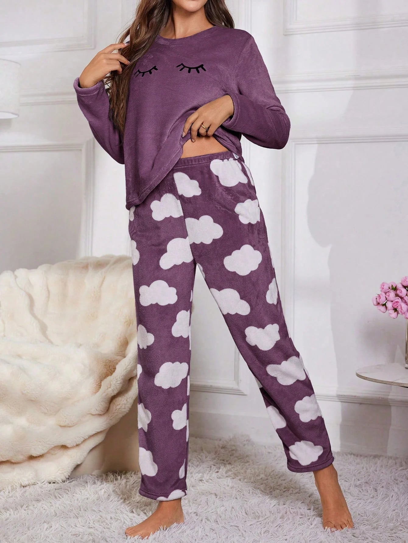 Conjunto de Pijama de Manga Longa de Flanela com Bordado de Cílios