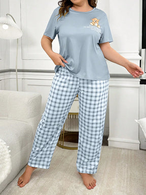 Conjunto de Top de Manga Curta com Estampa de Urso e Calça Pijama Xadrez em Plus Size