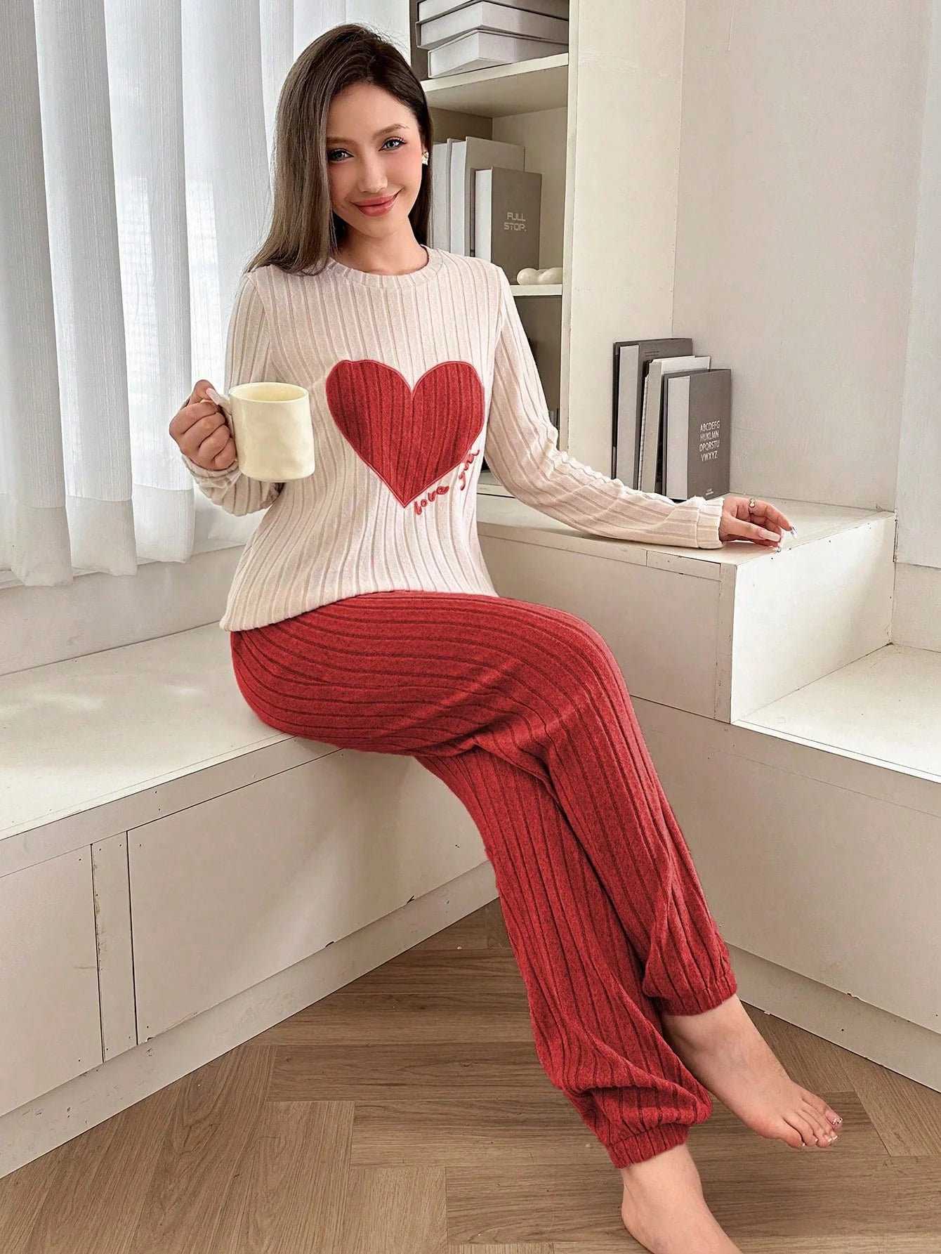 Dream Adore Conjunto de Pijama de Manga Longa com Decote Careca, Forrado Termicamente, com Bordado de Coração e Letra, Outono/Inverno