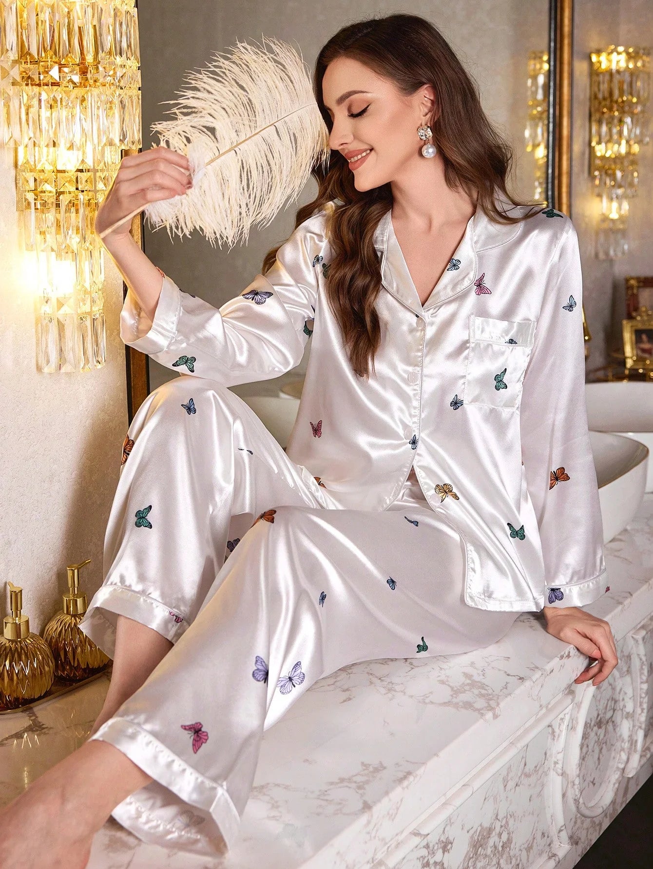 LuxeNights Conjunto de Pijama com Gola Longa e Mangas Longas em Seda Falsa com Estampa Colorida de Borboleta