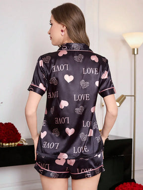 Conjunto de Pijama com Top de Manga Curta e Shorts com Estampa de Coração Semelhante à Seda, com Colarinho de Lapela e Design Aberto na Frente