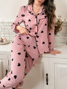 Conjunto de Pijama Feminino com Gola de Recorte Contrastante, Aberta na Frente, Formato de Coração e Franzido