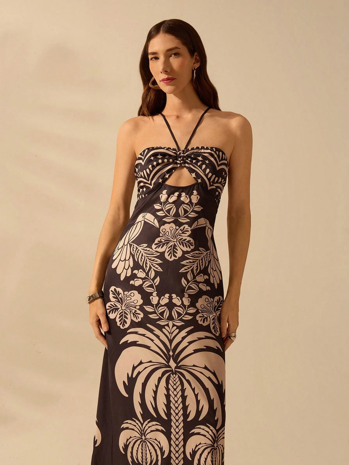 CAJUNI Vestido casual de verão com decote com laço, fenda e estampa boêmia tropical de pássaros, palmeiras e flores, para férias
