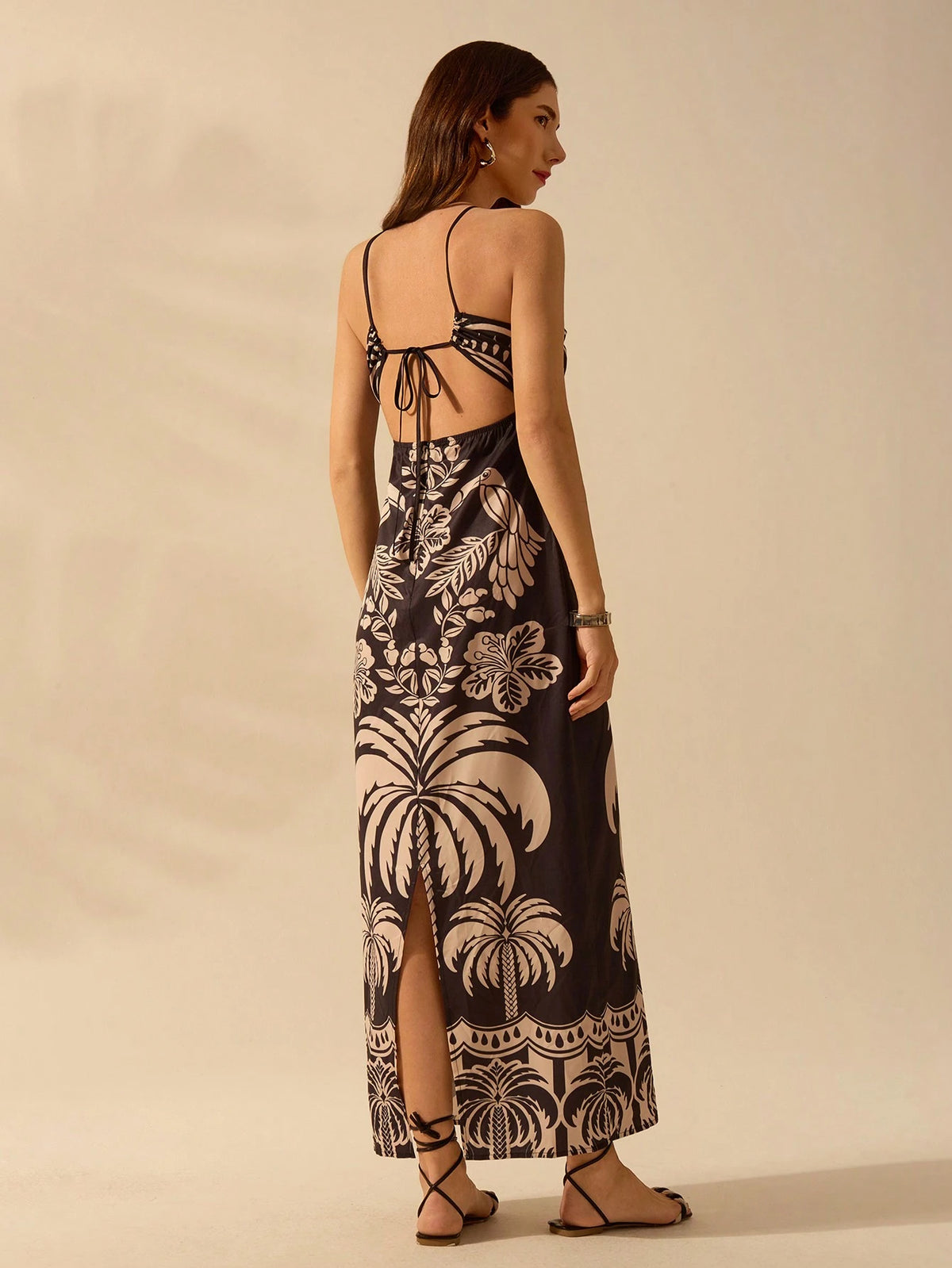 CAJUNI Vestido casual de verão com decote com laço, fenda e estampa boêmia tropical de pássaros, palmeiras e flores, para férias