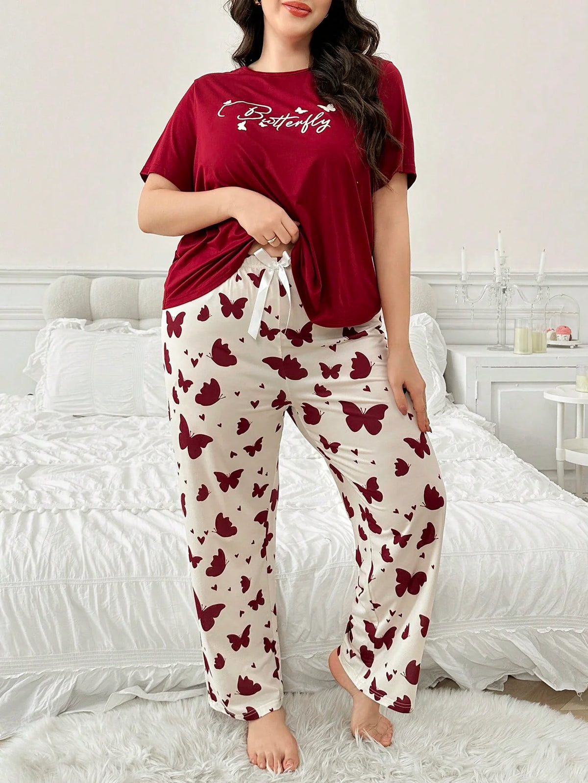Conjunto de Pijama Plus Size com Estampa de Borboleta e Letra de Manga Curta para Mulheres