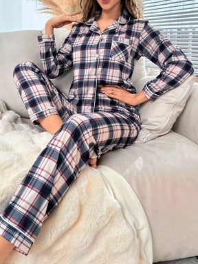 Conjunto de Pijama com Estampa Xadrez e Vivo em Contraste