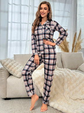 Conjunto de Pijama com Estampa Xadrez e Vivo em Contraste