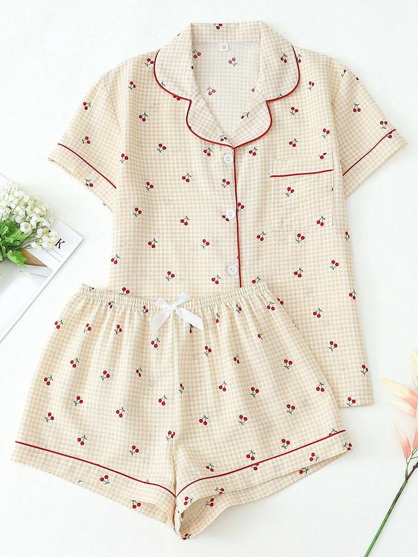 2 peças Conjunto de Pijama Feminino Estampa de Cereja Fofo, Top com Botões de Lapela e Manga Curta, e Shorts com Laço, Roupa de Dormir e Loungewear de Verão, Conjunto de Duas Peças