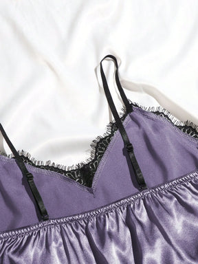 Conjunto de Pijama com Top Camiseta e Shorts em Cetim com Renda