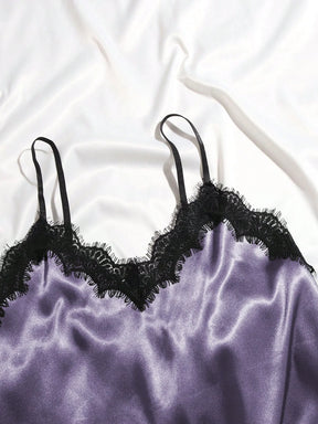 Conjunto de Pijama com Top Camiseta e Shorts em Cetim com Renda