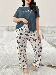 Conjunto de Pijama Plus Size com Estampa de Borboleta e Letra de Manga Curta para Mulheres
