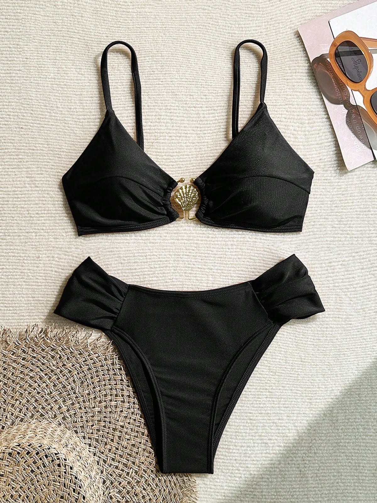 Swim Vcay Conjunto de Maiô Bikini com Alças Finas Plissadas de Corte Alto, Acessórios Metálicos Sexy, Totalmente Vegano, Roupa de Praia de Férias de Primavera para Mulheres, Roupa de Banho de Verão para Mulheres